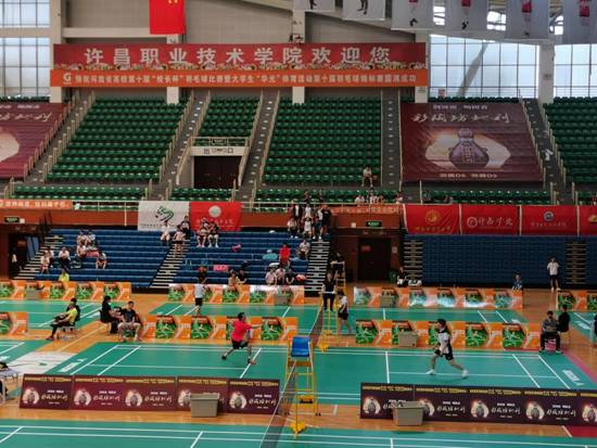 体育学院羽毛球队在河南省大学生华光杯体育活动第十届羽毛球锦标赛上